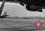 Standbild C-54 Skymaster Berlin Deutschland, 1948, aus Sekunde 61 historischem Filmmaterial Videoclip 65675043214