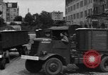 Standbild Mitarbeiter entladen waren Berlin Deutschland, 1948, aus Sekunde 4 historischem Filmmaterial Videoclip 65675043215
