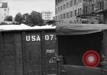 Standbild Mitarbeiter entladen waren Berlin Deutschland, 1948, aus Sekunde 16 historischem Filmmaterial Videoclip 65675043215