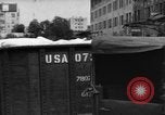 Standbild Mitarbeiter entladen waren Berlin Deutschland, 1948, aus Sekunde 17 historischem Filmmaterial Videoclip 65675043215