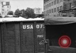 Standbild Mitarbeiter entladen waren Berlin Deutschland, 1948, aus Sekunde 18 historischem Filmmaterial Videoclip 65675043215
