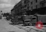 Standbild Mitarbeiter entladen waren Berlin Deutschland, 1948, aus Sekunde 20 historischem Filmmaterial Videoclip 65675043215