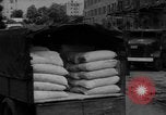 Standbild Mitarbeiter entladen waren Berlin Deutschland, 1948, aus Sekunde 45 historischem Filmmaterial Videoclip 65675043215