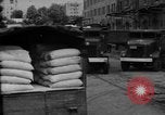 Standbild Mitarbeiter entladen waren Berlin Deutschland, 1948, aus Sekunde 46 historischem Filmmaterial Videoclip 65675043215
