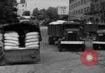 Standbild Mitarbeiter entladen waren Berlin Deutschland, 1948, aus Sekunde 49 historischem Filmmaterial Videoclip 65675043215