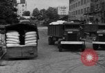 Standbild Mitarbeiter entladen waren Berlin Deutschland, 1948, aus Sekunde 50 historischem Filmmaterial Videoclip 65675043215