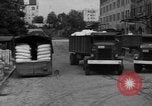 Standbild Mitarbeiter entladen waren Berlin Deutschland, 1948, aus Sekunde 52 historischem Filmmaterial Videoclip 65675043215