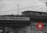 Standbild Mitarbeiter entladen waren Berlin Deutschland, 1948, aus Sekunde 56 historischem Filmmaterial Videoclip 65675043215
