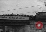 Standbild Mitarbeiter entladen waren Berlin Deutschland, 1948, aus Sekunde 57 historischem Filmmaterial Videoclip 65675043215