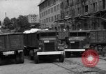 Standbild Mitarbeiter entladen waren Berlin Deutschland, 1948, aus Sekunde 3 historischem Filmmaterial Videoclip 65675043217