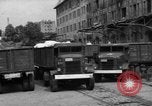 Standbild Mitarbeiter entladen waren Berlin Deutschland, 1948, aus Sekunde 4 historischem Filmmaterial Videoclip 65675043217
