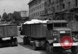 Standbild Mitarbeiter entladen waren Berlin Deutschland, 1948, aus Sekunde 12 historischem Filmmaterial Videoclip 65675043217