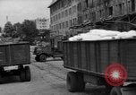 Standbild Mitarbeiter entladen waren Berlin Deutschland, 1948, aus Sekunde 16 historischem Filmmaterial Videoclip 65675043217