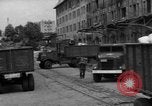 Standbild Mitarbeiter entladen waren Berlin Deutschland, 1948, aus Sekunde 20 historischem Filmmaterial Videoclip 65675043217