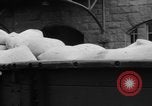 Standbild Mitarbeiter entladen waren Berlin Deutschland, 1948, aus Sekunde 25 historischem Filmmaterial Videoclip 65675043217