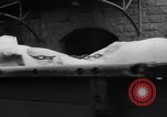 Standbild Mitarbeiter entladen waren Berlin Deutschland, 1948, aus Sekunde 28 historischem Filmmaterial Videoclip 65675043217