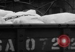 Standbild Mitarbeiter entladen waren Berlin Deutschland, 1948, aus Sekunde 32 historischem Filmmaterial Videoclip 65675043217