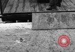 Standbild Mitarbeiter entladen waren Berlin Deutschland, 1948, aus Sekunde 34 historischem Filmmaterial Videoclip 65675043217