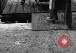 Standbild Mitarbeiter entladen waren Berlin Deutschland, 1948, aus Sekunde 36 historischem Filmmaterial Videoclip 65675043217