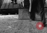 Standbild Mitarbeiter entladen waren Berlin Deutschland, 1948, aus Sekunde 37 historischem Filmmaterial Videoclip 65675043217