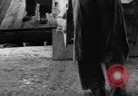 Standbild Mitarbeiter entladen waren Berlin Deutschland, 1948, aus Sekunde 38 historischem Filmmaterial Videoclip 65675043217