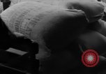 Standbild Mitarbeiter entladen waren Berlin Deutschland, 1948, aus Sekunde 42 historischem Filmmaterial Videoclip 65675043217