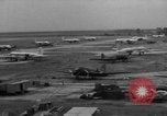Immagine di C-54 Skymaster Berlino Germania, 1948, secondo 11 filmato di repertorio 65675043221