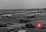 Immagine di C-54 Skymaster Berlino Germania, 1948, secondo 13 filmato di repertorio 65675043221