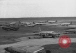 Immagine di C-54 Skymaster Berlino Germania, 1948, secondo 15 filmato di repertorio 65675043221