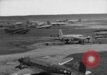 Immagine di C-54 Skymaster Berlino Germania, 1948, secondo 27 filmato di repertorio 65675043221