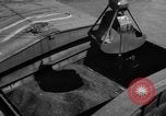Immagine di C-54 Skymaster Berlino Germania, 1948, secondo 45 filmato di repertorio 65675043221