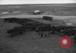 Immagine di C-54 Skymaster Berlino Germania, 1948, secondo 59 filmato di repertorio 65675043221