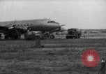 Standbild C-54 Skymaster Frankfurt Deutschland, 1948, aus Sekunde 16 historischem Filmmaterial Videoclip 65675043222