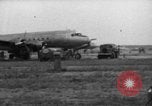 Standbild C-54 Skymaster Frankfurt Deutschland, 1948, aus Sekunde 20 historischem Filmmaterial Videoclip 65675043222