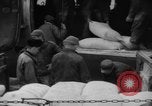 Standbild C-54 Skymaster Frankfurt Deutschland, 1948, aus Sekunde 25 historischem Filmmaterial Videoclip 65675043222