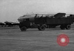 Standbild C-54 Skymaster Frankfurt Deutschland, 1948, aus Sekunde 50 historischem Filmmaterial Videoclip 65675043222