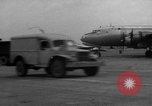 Standbild C-54 Skymaster Frankfurt Deutschland, 1948, aus Sekunde 55 historischem Filmmaterial Videoclip 65675043222