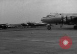 Standbild C-54 Skymaster Frankfurt Deutschland, 1948, aus Sekunde 56 historischem Filmmaterial Videoclip 65675043222