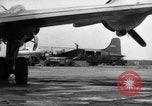 Standbild C-54 Skymaster Frankfurt Deutschland, 1948, aus Sekunde 57 historischem Filmmaterial Videoclip 65675043222