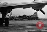Standbild C-54 Skymaster Frankfurt Deutschland, 1948, aus Sekunde 58 historischem Filmmaterial Videoclip 65675043222