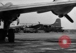 Standbild C-54 Skymaster Frankfurt Deutschland, 1948, aus Sekunde 59 historischem Filmmaterial Videoclip 65675043222