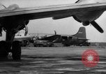 Standbild C-54 Skymaster Frankfurt Deutschland, 1948, aus Sekunde 60 historischem Filmmaterial Videoclip 65675043222