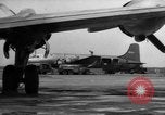 Standbild C-54 Skymaster Frankfurt Deutschland, 1948, aus Sekunde 62 historischem Filmmaterial Videoclip 65675043222