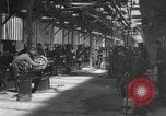 Standbild Aircraft Assembly Factory Frankreich, 1918, aus Sekunde 62 historischem Filmmaterial Videoclip 65675043236