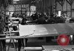 Standbild Aircraft Assembly Factory Frankreich, 1918, aus Sekunde 10 historischem Filmmaterial Videoclip 65675043237