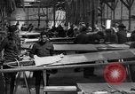 Standbild Aircraft Assembly Factory Frankreich, 1918, aus Sekunde 12 historischem Filmmaterial Videoclip 65675043237