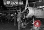 Standbild Aircraft Assembly Factory Frankreich, 1918, aus Sekunde 17 historischem Filmmaterial Videoclip 65675043237
