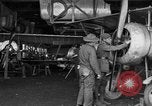 Standbild Aircraft Assembly Factory Frankreich, 1918, aus Sekunde 27 historischem Filmmaterial Videoclip 65675043237