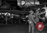 Standbild Aircraft Assembly Factory Frankreich, 1918, aus Sekunde 30 historischem Filmmaterial Videoclip 65675043237