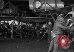 Standbild Aircraft Assembly Factory Frankreich, 1918, aus Sekunde 31 historischem Filmmaterial Videoclip 65675043237